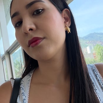 Hire Daniela H. - Asistente virtual ejecutiva | Gestión de calendarios y correos electrónicos 