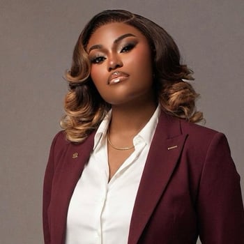 Hire Nkiru O. - Customer Support Specialist | Admin Support, Helpdesk, Live Chat & Email Support