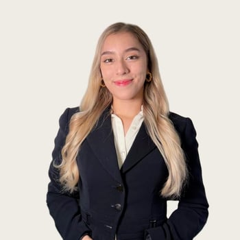 Hire Nahomy S. - administrative management- international trade-customer service