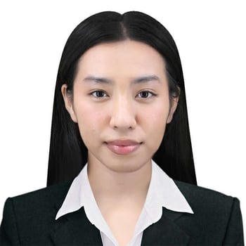 Hire Lara C. - Social Media Manager
