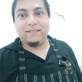 Hire Alexis V. - Soy una persona sincera y divertida con capacidad para solucionar cualquir obstáculos