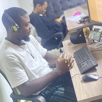 Hire Vially O. - Customer service specialist 
