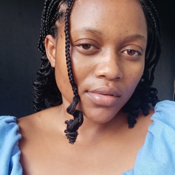 Hire Phosa N. - Live Chat operator 