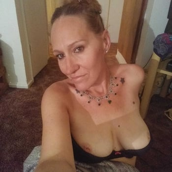 Hire aimie w. - Adult fantasy chat agent/content creator