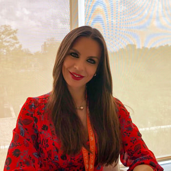 Hire Laura F. - Asistente Virtual / Especialista en Atención al Cliente