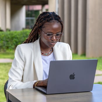 Hire Elizabeth O. - Virtual Assistant/ Communictions coordinator