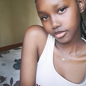 Hire Nazlyne J. - Customer service support 
