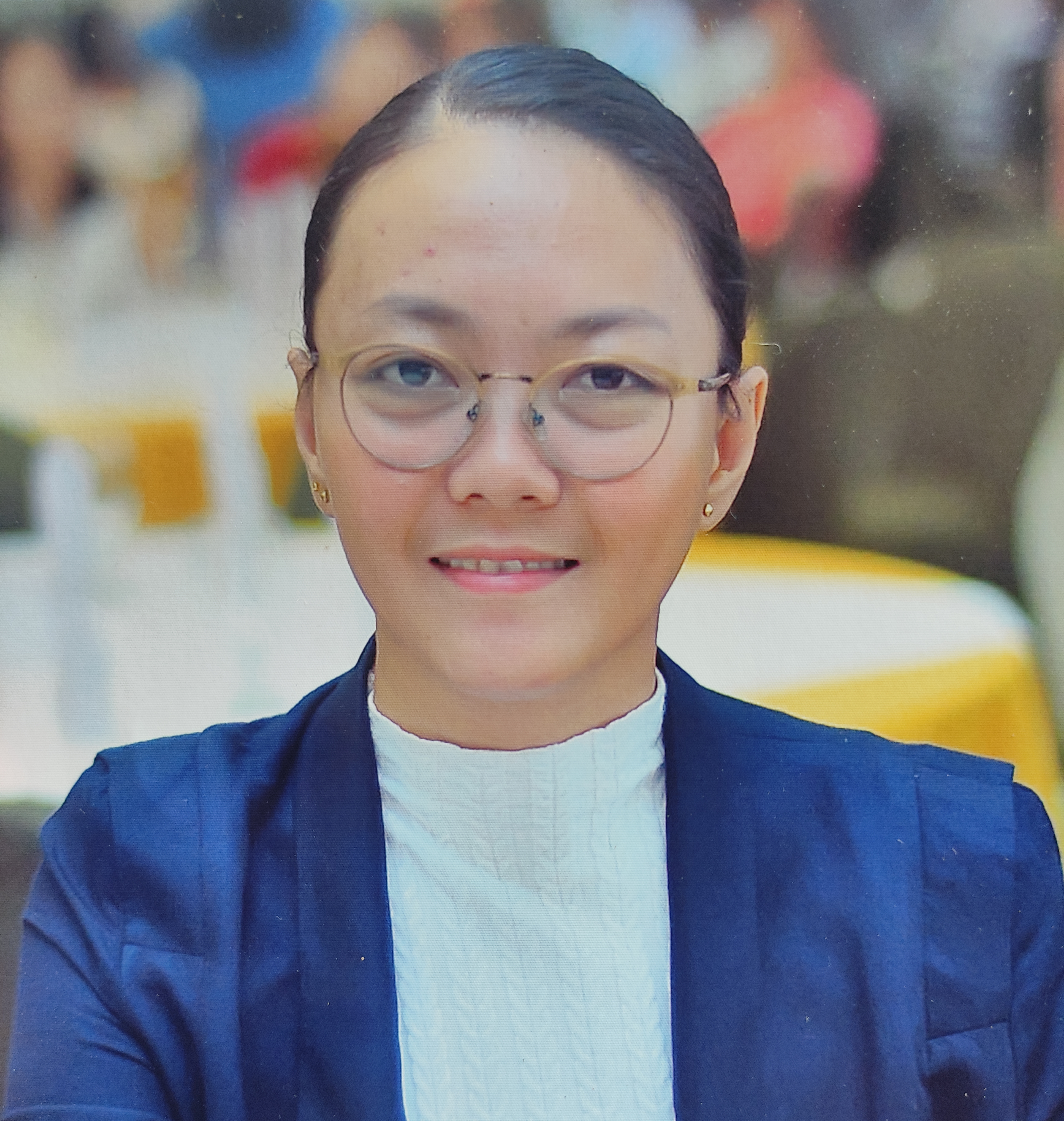 Aprilyne R.